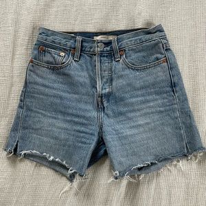 Levi’s wedgie denim short, size 24.